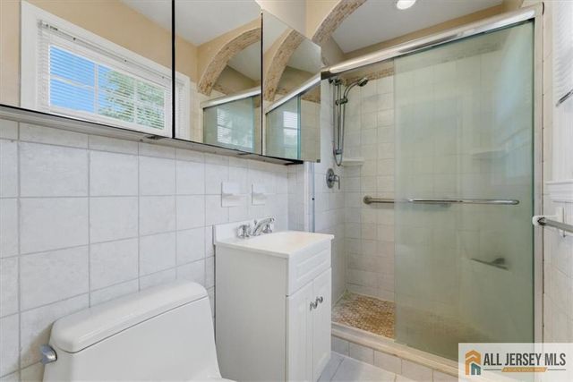 46 Lynnwood Road, Edison, NJ 08820