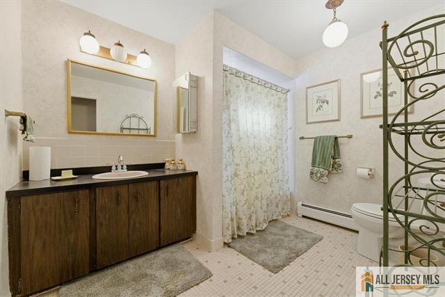 46 Lynnwood Road, Edison, NJ 08820