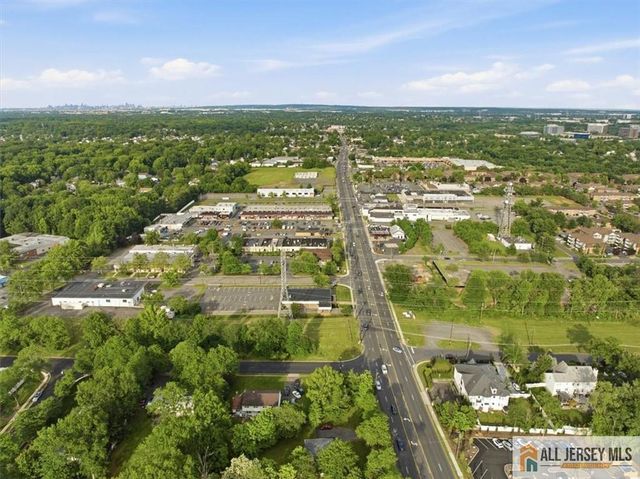 46 Lynnwood Road, Edison, NJ 08820