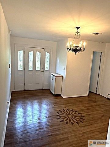 46 Lynnwood Road, Edison, NJ 08820