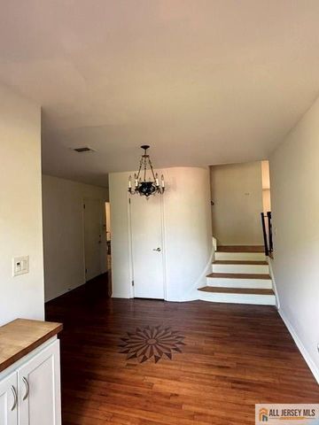 46 Lynnwood Road, Edison, NJ 08820