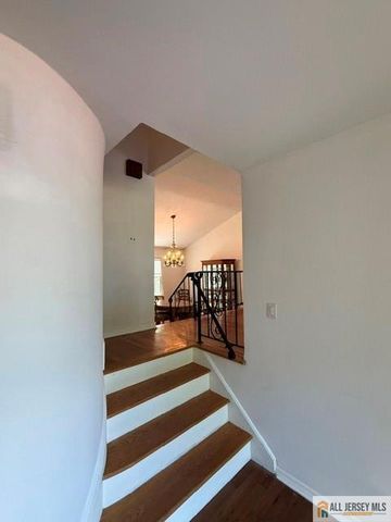 46 Lynnwood Road, Edison, NJ 08820