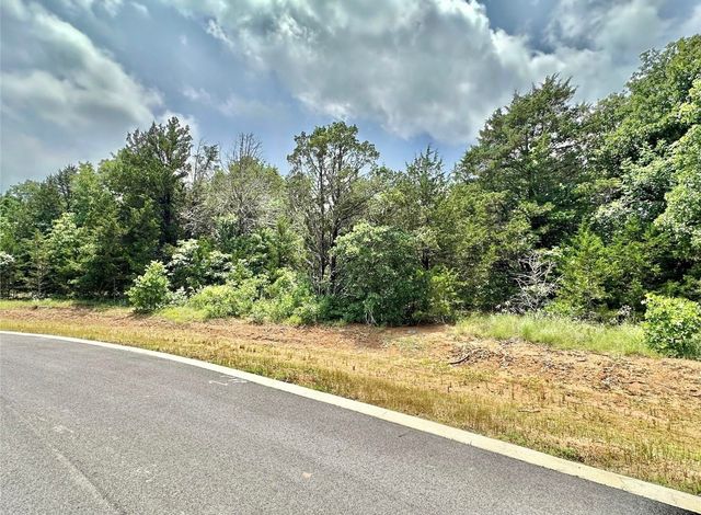 137 Whispering Pine Drive, Gordonville, TX 76245