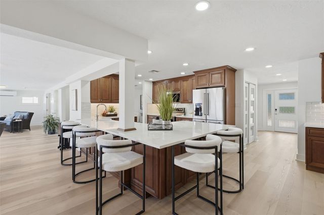 6414 2ND PALM POINT, St Pete Beach, FL 33706