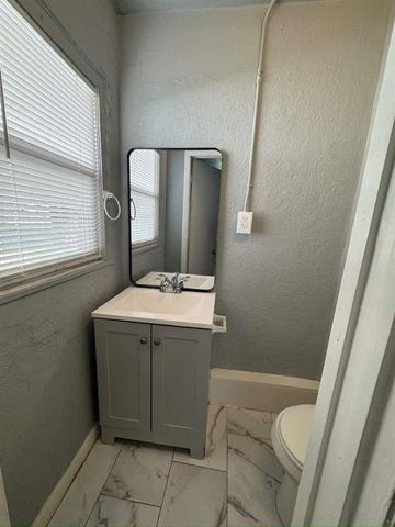 1317 NW Lincoln Ave, Lawton, OK 73507