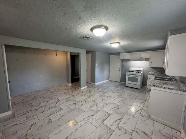 1317 NW Lincoln Ave, Lawton, OK 73507
