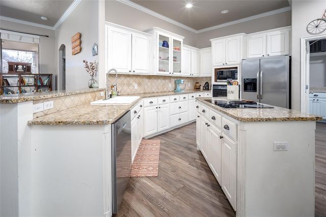 4300 Mackenzie Drive, Moore, OK 73160