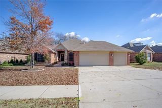4300 Mackenzie Drive, Moore, OK 73160