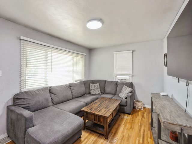 3504 27th Street, Des Moines, IA 50310