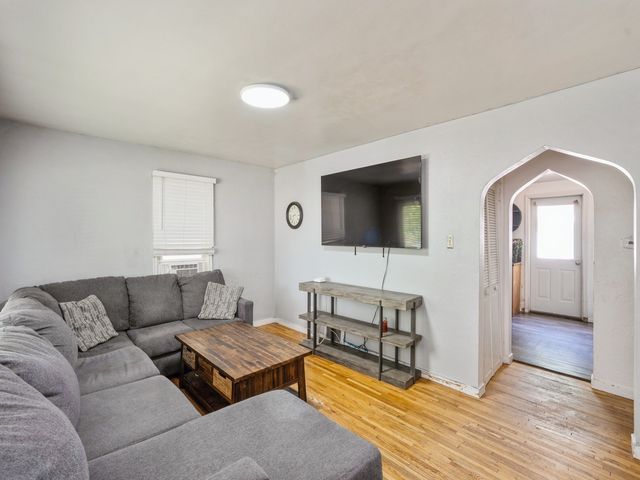 3504 27th Street, Des Moines, IA 50310