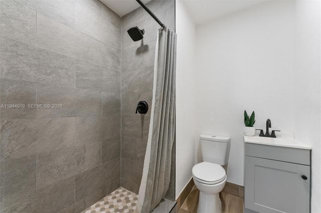 6161 NE 7th Ave, Oakland Park, FL 33334