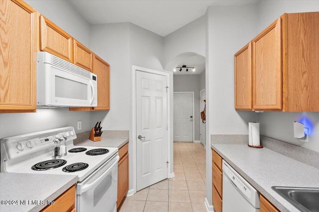 7990 BAYMEADOWS Road E 805, Jacksonville, FL 32256