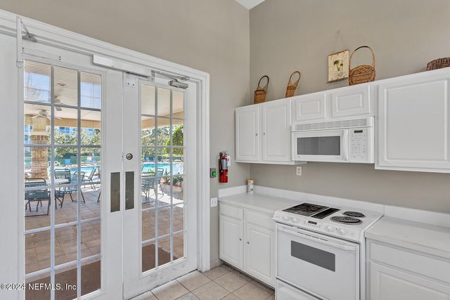 7990 BAYMEADOWS Road E 805, Jacksonville, FL 32256