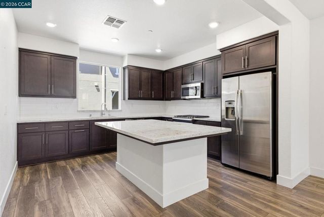 205 Plum Tree St, Livermore, CA 94551