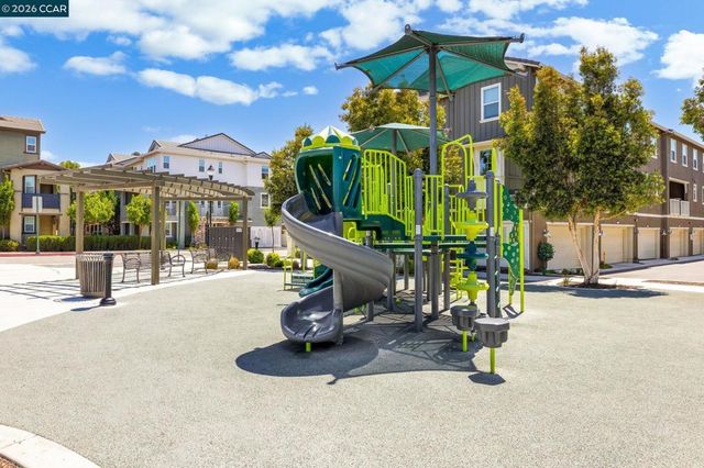205 Plum Tree St, Livermore, CA 94551