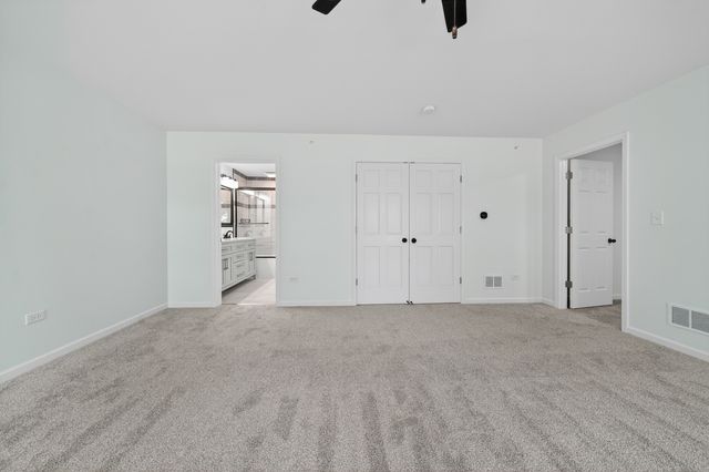 172 E Lakeview Avenue, Round Lake Beach, IL 60073