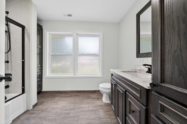 172 E Lakeview Avenue, Round Lake Beach, IL 60073