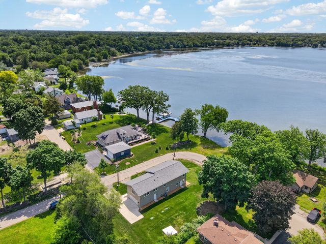 172 E Lakeview Avenue, Round Lake Beach, IL 60073