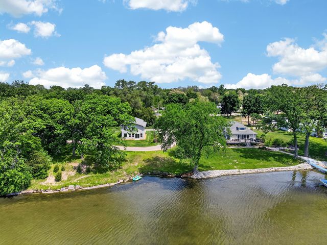 172 E Lakeview Avenue, Round Lake Beach, IL 60073