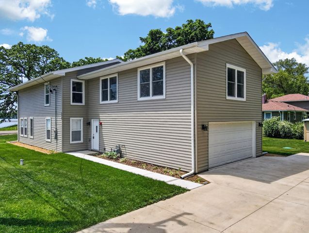 172 E Lakeview Avenue, Round Lake Beach, IL 60073