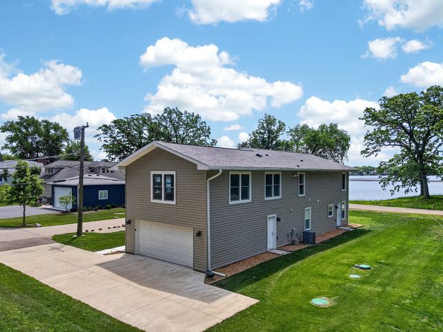 172 E Lakeview Avenue, Round Lake Beach, IL 60073