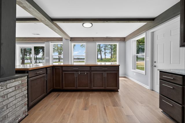 172 E Lakeview Avenue, Round Lake Beach, IL 60073