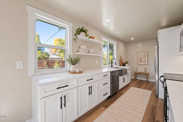 639 NW 8th Street, Redmond, OR 97756