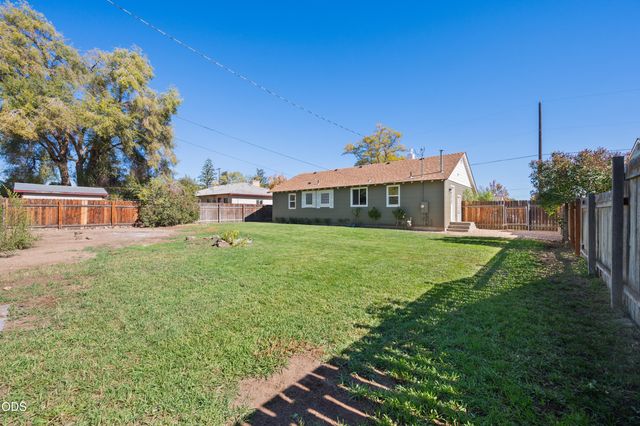 639 NW 8th Street, Redmond, OR 97756