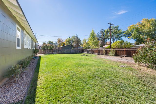 639 NW 8th Street, Redmond, OR 97756