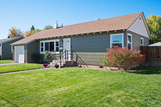 639 NW 8th Street, Redmond, OR 97756