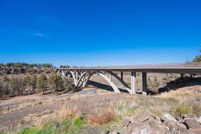 639 NW 8th Street, Redmond, OR 97756