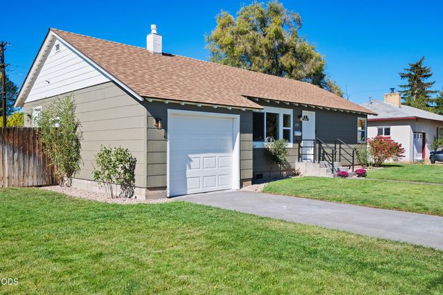 639 NW 8th Street, Redmond, OR 97756