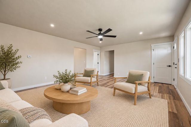 639 NW 8th Street, Redmond, OR 97756