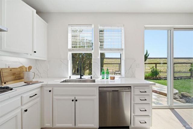 182 Emerson Ave, Novato, CA 94949