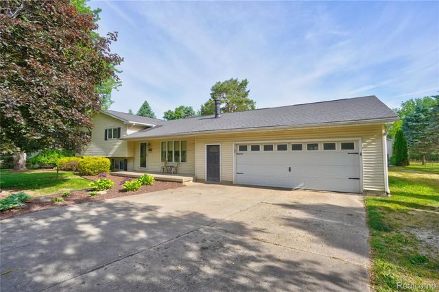 1055 E Hollywood Boulevard, Thetford Township, MI 48420