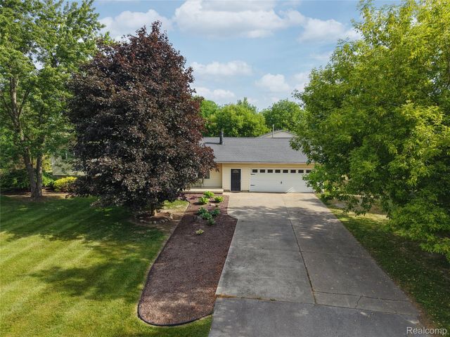 1055 E Hollywood Boulevard, Thetford Township, MI 48420
