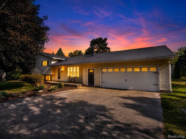 1055 E Hollywood Boulevard, Thetford Township, MI 48420