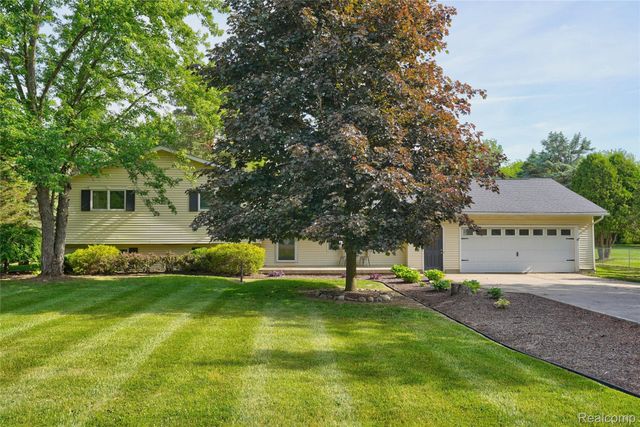 1055 E Hollywood Boulevard, Thetford Township, MI 48420
