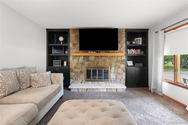 1055 E Hollywood Boulevard, Thetford Township, MI 48420