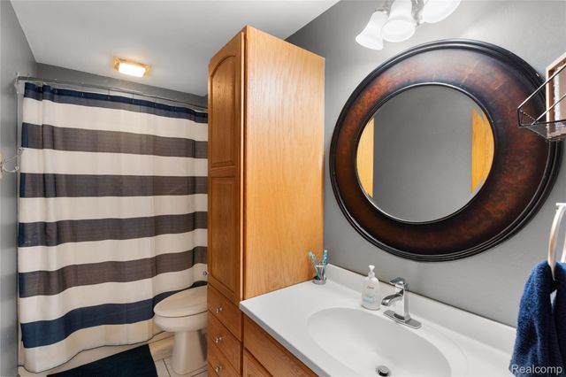 1055 E Hollywood Boulevard, Thetford Township, MI 48420