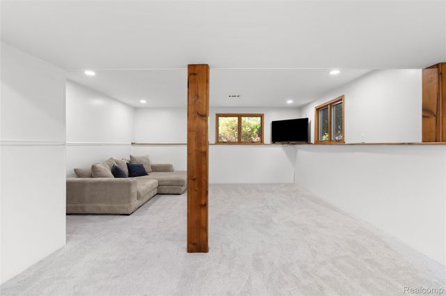 1055 E Hollywood Boulevard, Thetford Township, MI 48420