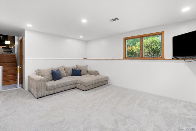 1055 E Hollywood Boulevard, Thetford Township, MI 48420
