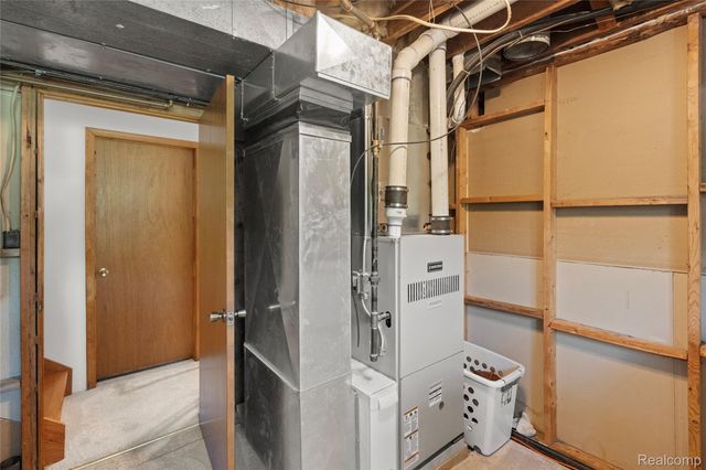 1055 E Hollywood Boulevard, Thetford Township, MI 48420
