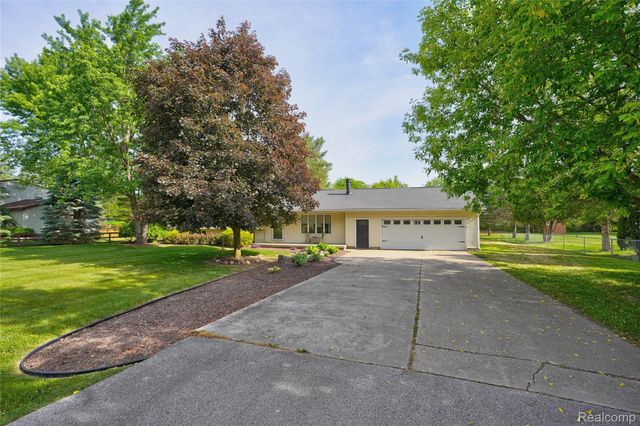 1055 E Hollywood Boulevard, Thetford Township, MI 48420