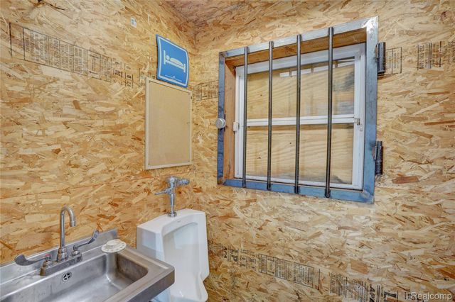 1055 E Hollywood Boulevard, Thetford Township, MI 48420