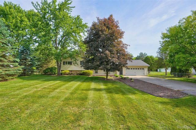 1055 E Hollywood Boulevard, Thetford Township, MI 48420