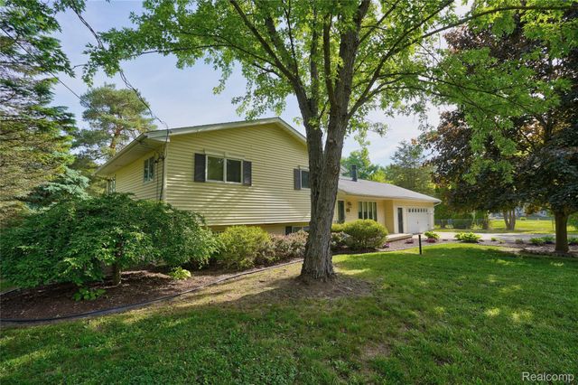1055 E Hollywood Boulevard, Thetford Township, MI 48420