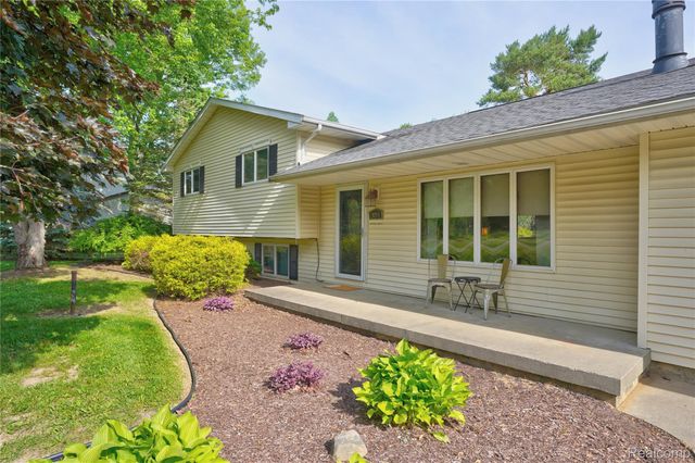 1055 E Hollywood Boulevard, Thetford Township, MI 48420