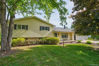 1055 E Hollywood Boulevard, Thetford Township, MI 48420