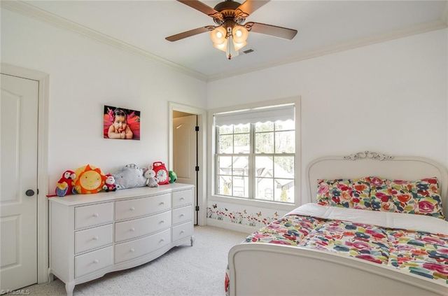 2172 Cherrywood Drive, Clemmons, NC 27012